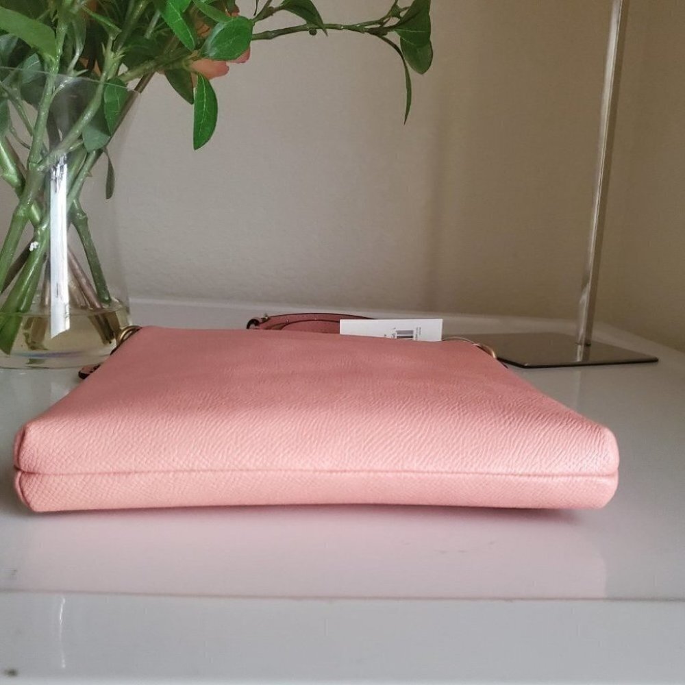 Coach crossbody peach - Picture 4 of 8